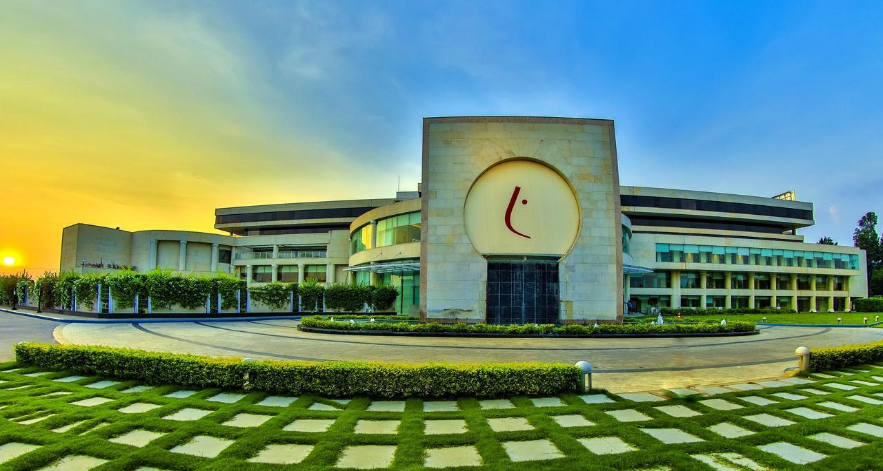 Hotel The Lalit Chandīgarh Exterior foto